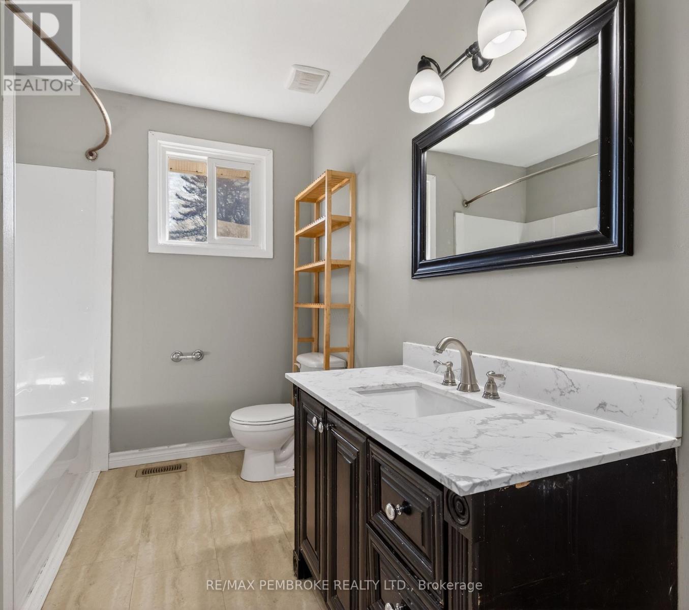 10 Algonquin Street, Petawawa, Ontario  K8H 2A9 - Photo 14 - X13041046