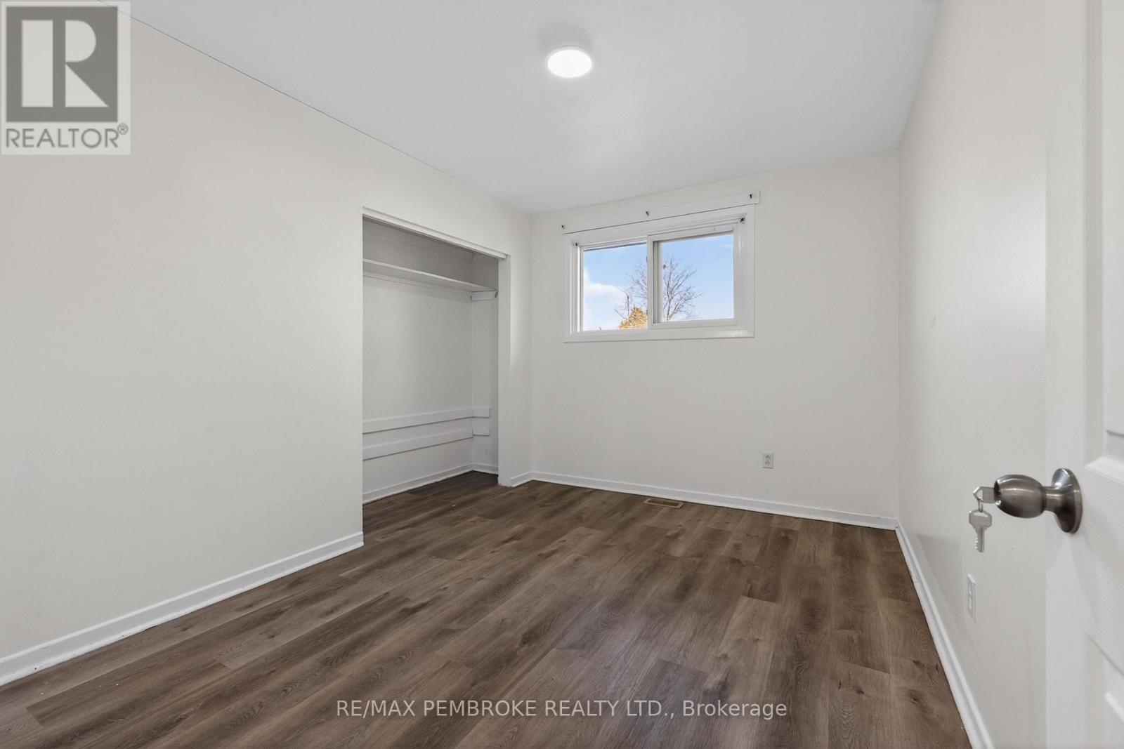 10 Algonquin Street, Petawawa, Ontario  K8H 2A9 - Photo 15 - X13041046