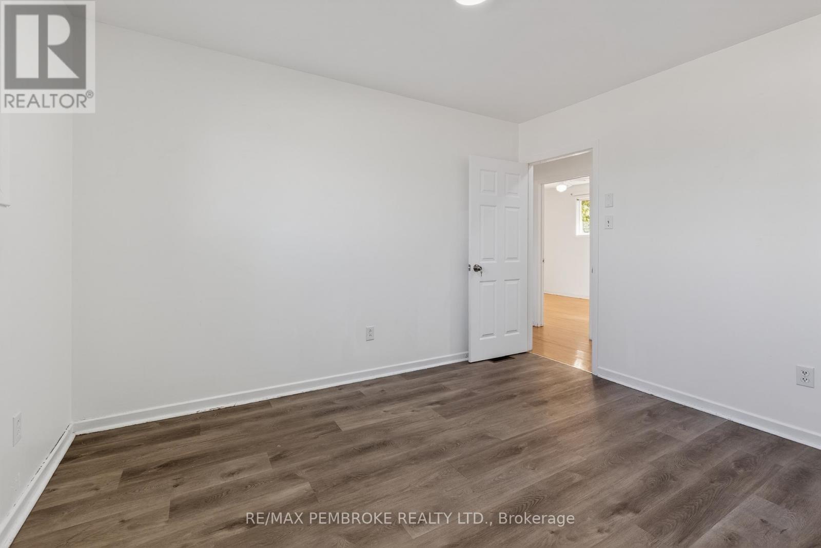 10 Algonquin Street, Petawawa, Ontario  K8H 2A9 - Photo 16 - X13041046