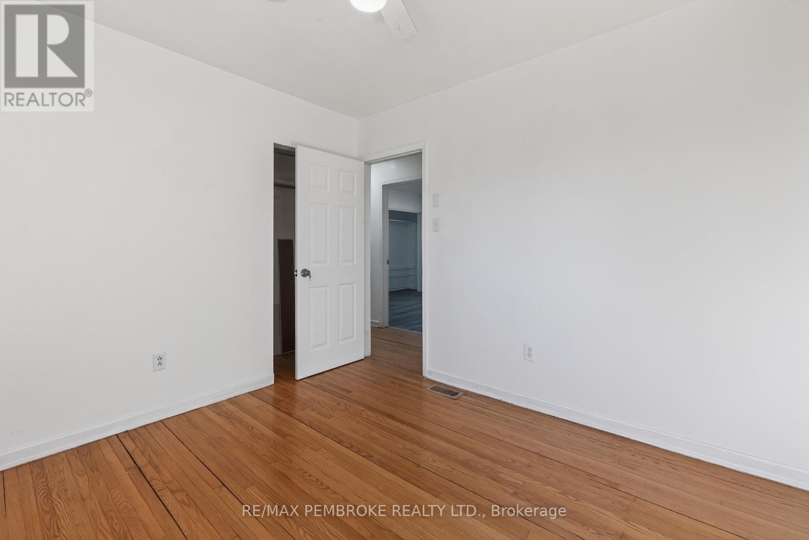 10 Algonquin Street, Petawawa, Ontario  K8H 2A9 - Photo 19 - X13041046