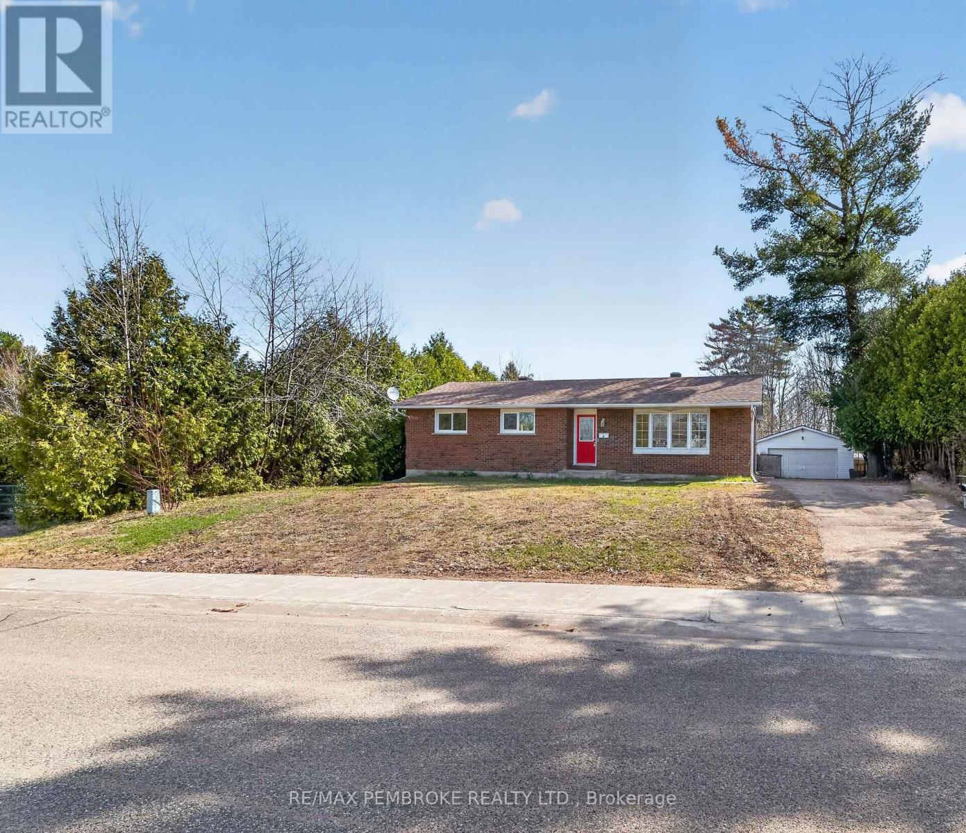 10 Algonquin Street, Petawawa, Ontario  K8H 2A9 - Photo 2 - X13041046