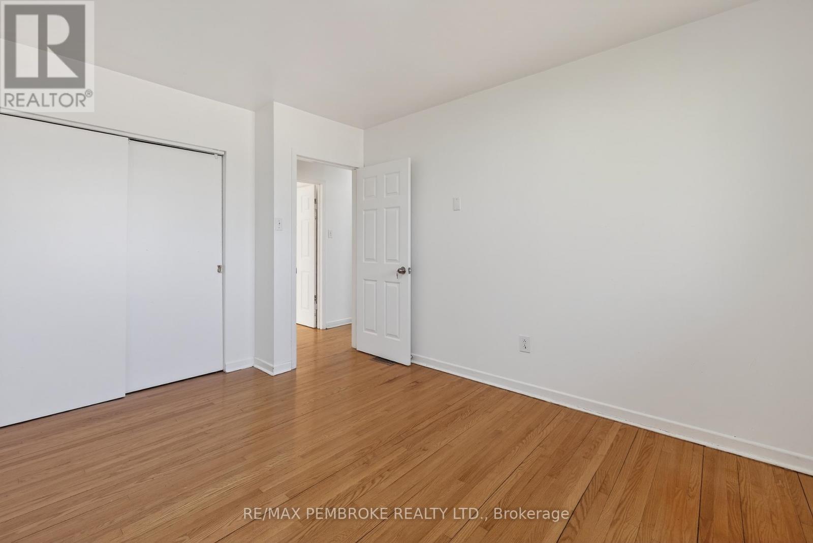 10 Algonquin Street, Petawawa, Ontario  K8H 2A9 - Photo 20 - X13041046