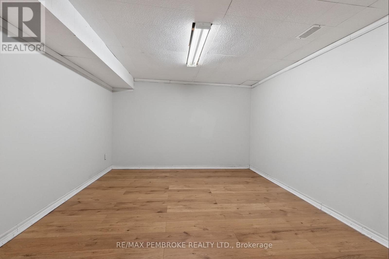 10 Algonquin Street, Petawawa, Ontario  K8H 2A9 - Photo 28 - X13041046