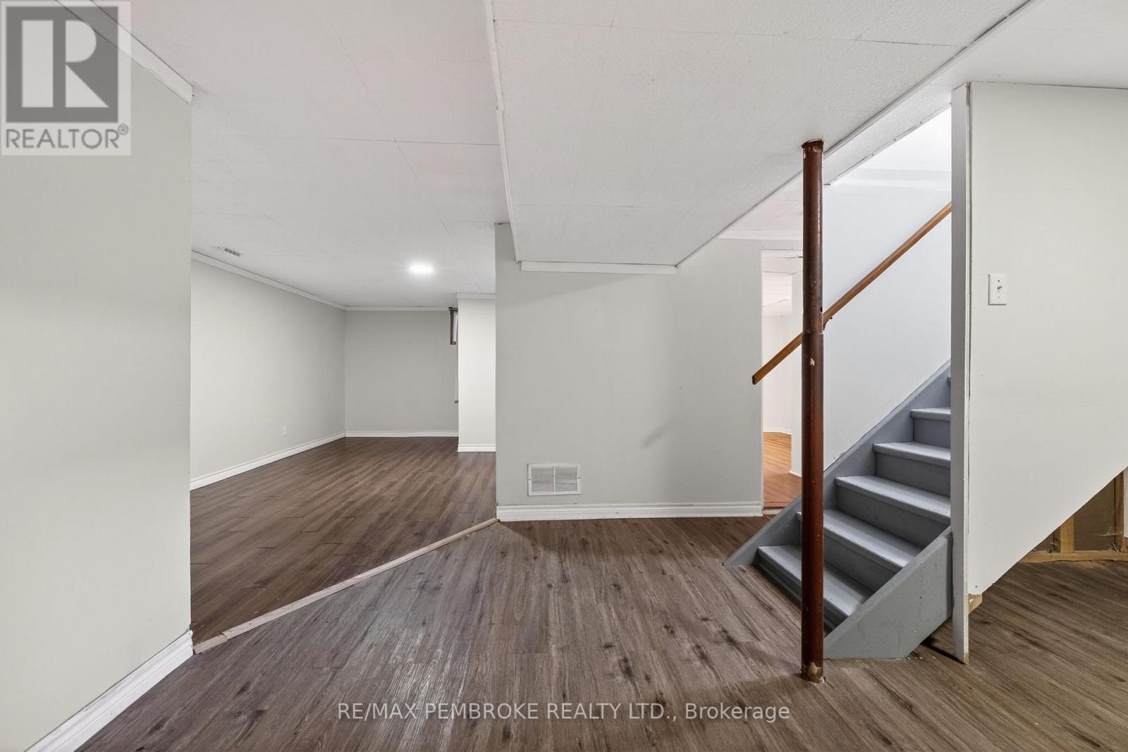 10 Algonquin Street, Petawawa, Ontario  K8H 2A9 - Photo 32 - X13041046