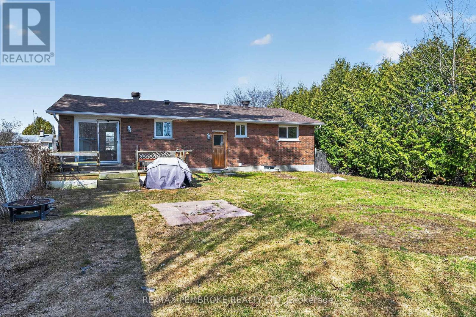 10 Algonquin Street, Petawawa, Ontario  K8H 2A9 - Photo 34 - X13041046