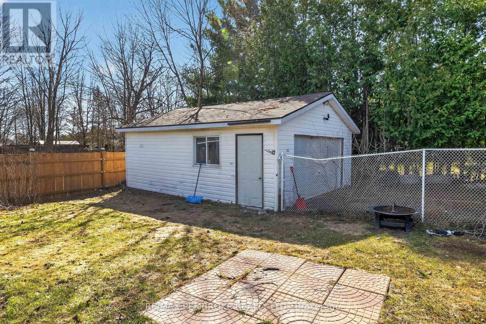 10 Algonquin Street, Petawawa, Ontario  K8H 2A9 - Photo 35 - X13041046