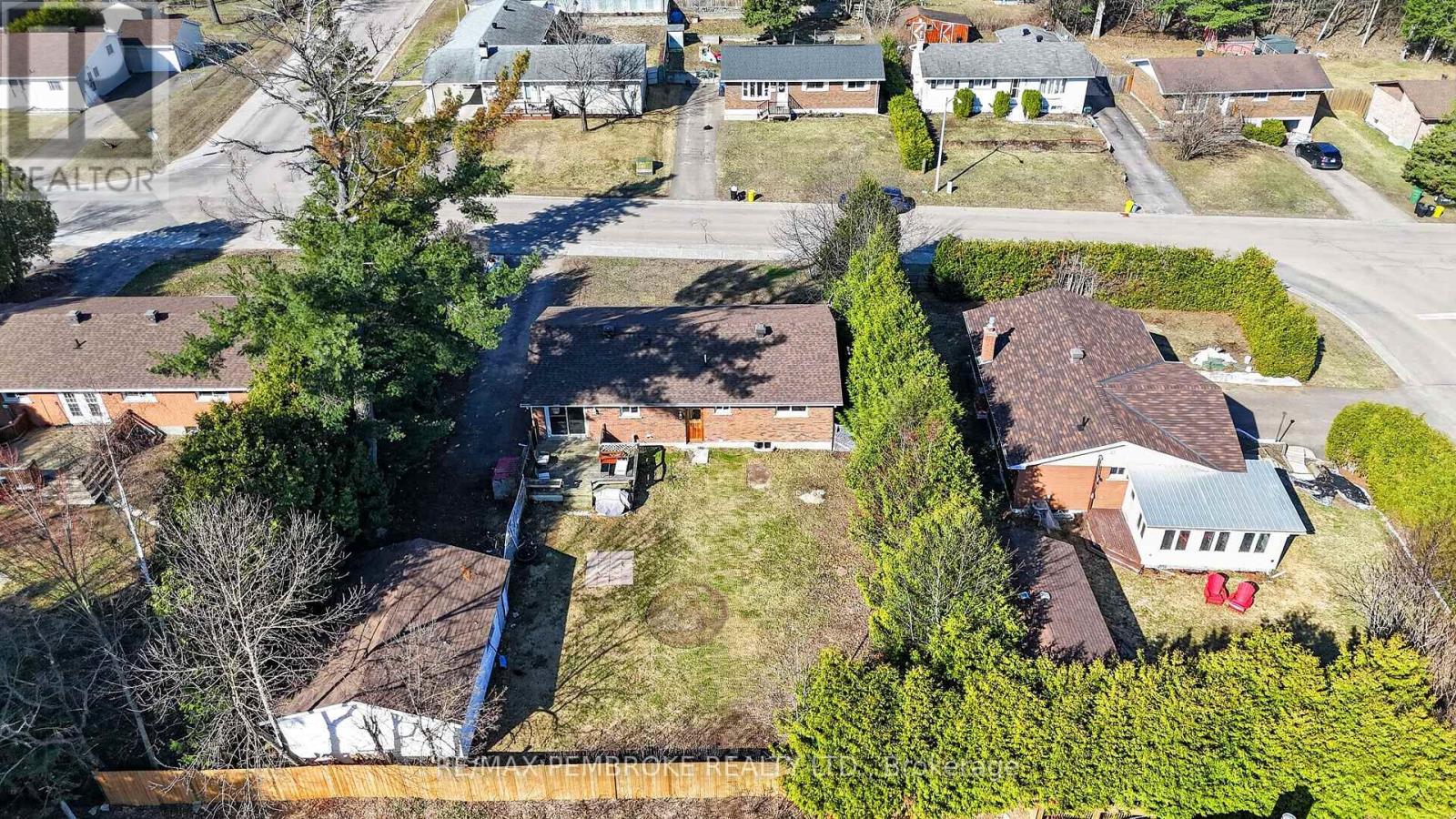 10 Algonquin Street, Petawawa, Ontario  K8H 2A9 - Photo 37 - X13041046