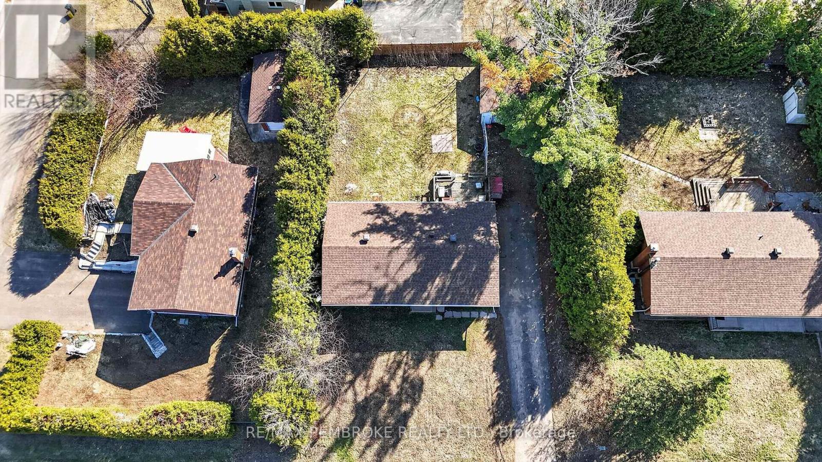 10 Algonquin Street, Petawawa, Ontario  K8H 2A9 - Photo 39 - X13041046