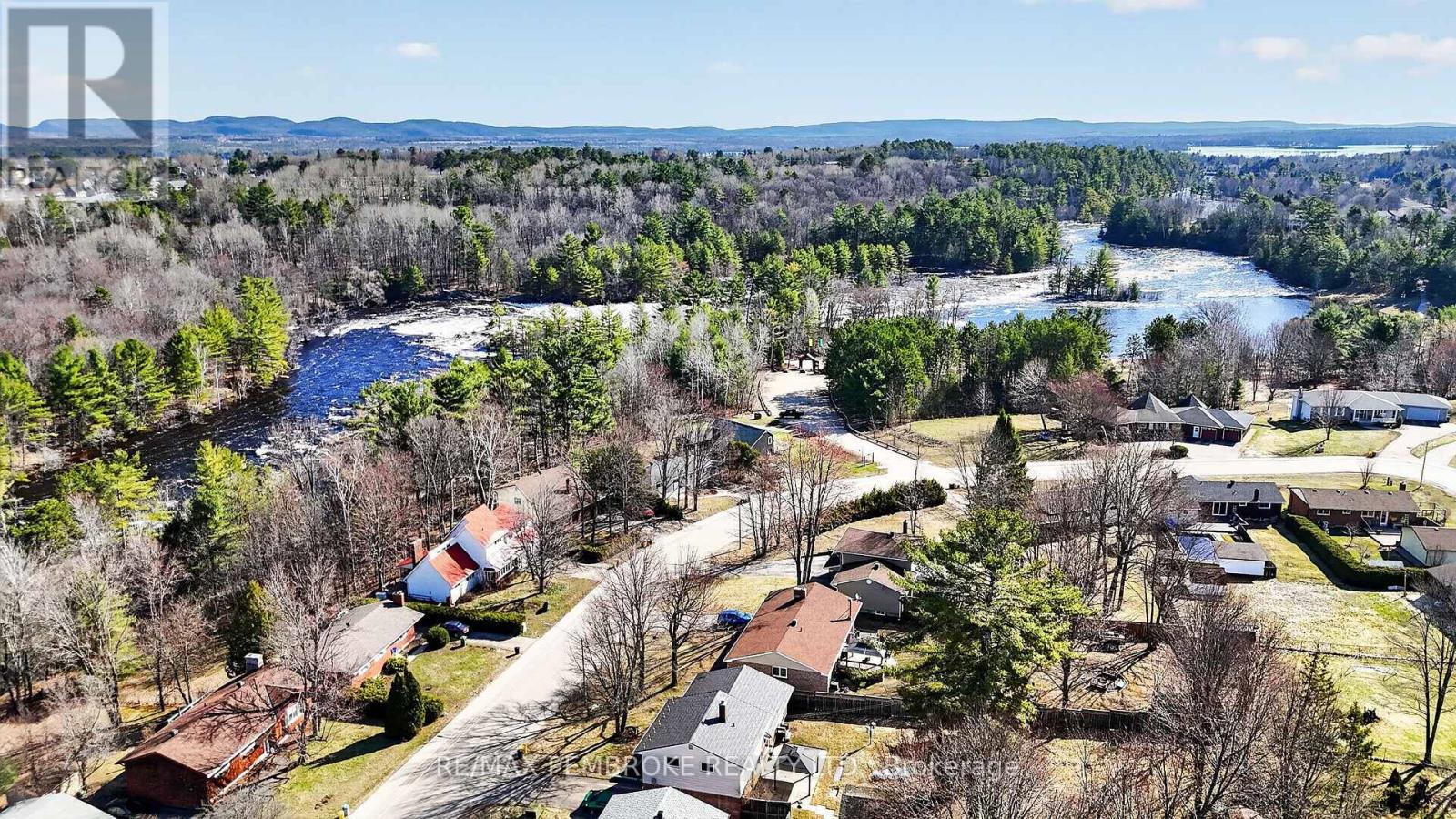 10 Algonquin Street, Petawawa, Ontario  K8H 2A9 - Photo 41 - X13041046