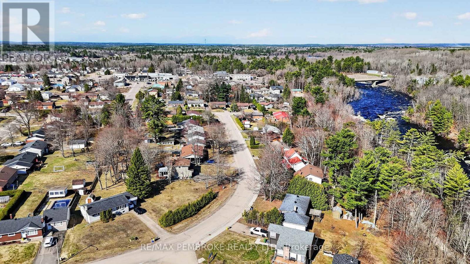 10 Algonquin Street, Petawawa, Ontario  K8H 2A9 - Photo 43 - X13041046