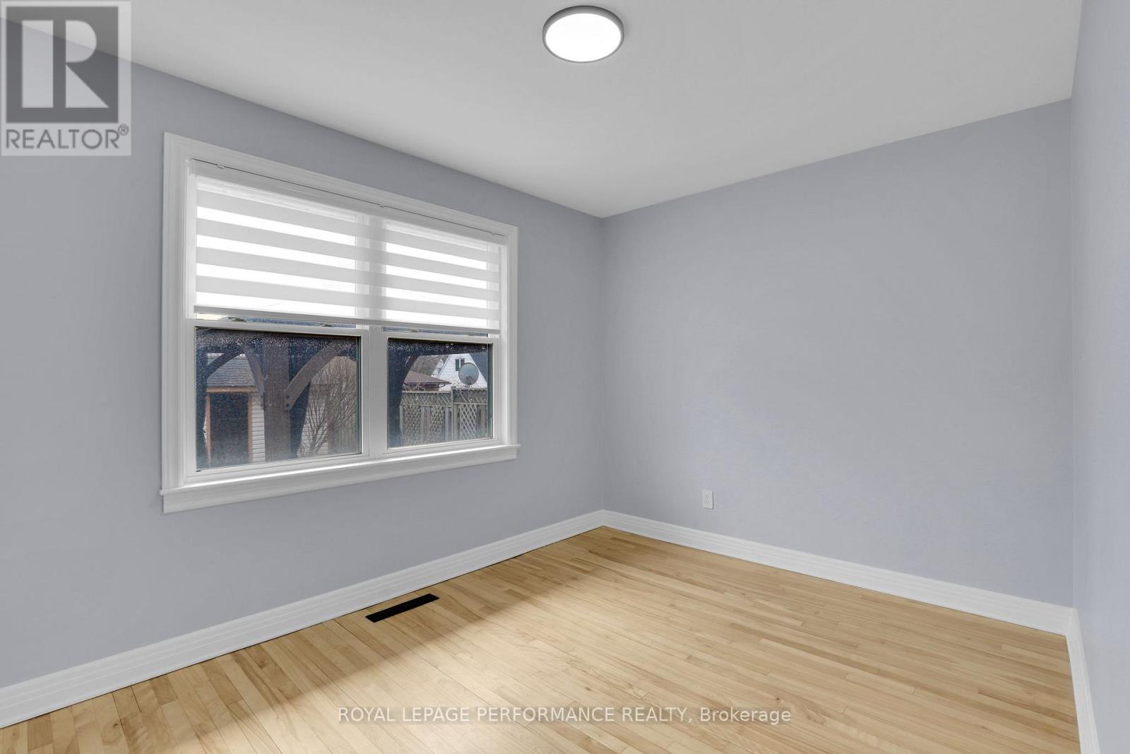 Upper Unit - 934 Smyth Road, Ottawa, Ontario  K1G 1P6 - Photo 11 - X13041150