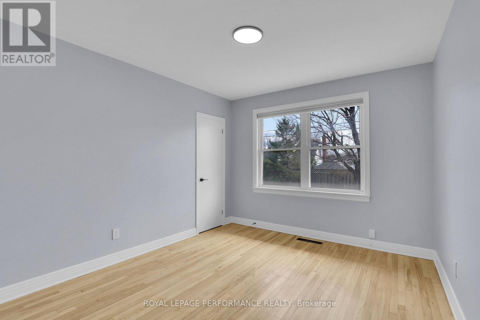 Upper Unit - 934 Smyth Road, Ottawa, Ontario  K1G 1P6 - Photo 12 - X13041150