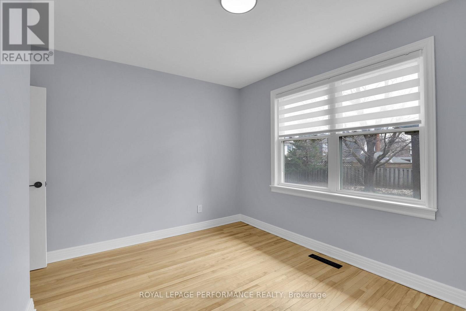 Upper Unit - 934 Smyth Road, Ottawa, Ontario  K1G 1P6 - Photo 13 - X13041150