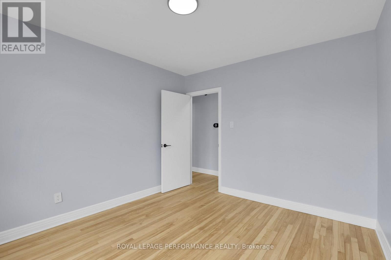 Upper Unit - 934 Smyth Road, Ottawa, Ontario  K1G 1P6 - Photo 14 - X13041150