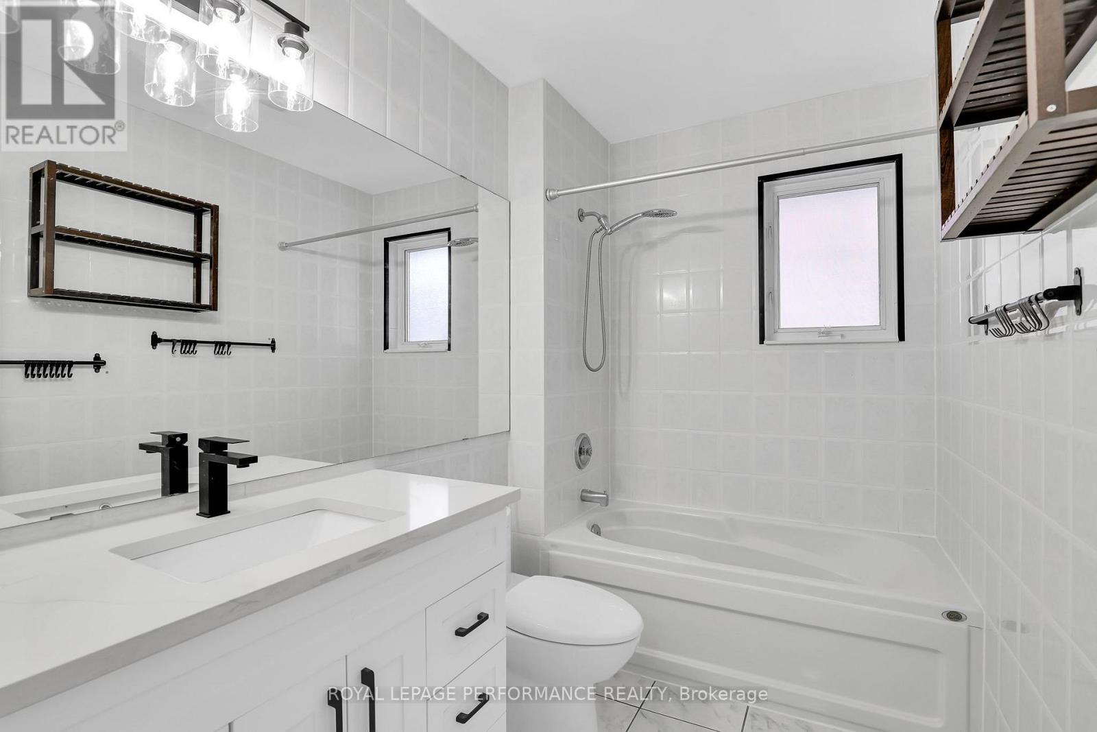 Upper Unit - 934 Smyth Road, Ottawa, Ontario  K1G 1P6 - Photo 16 - X13041150