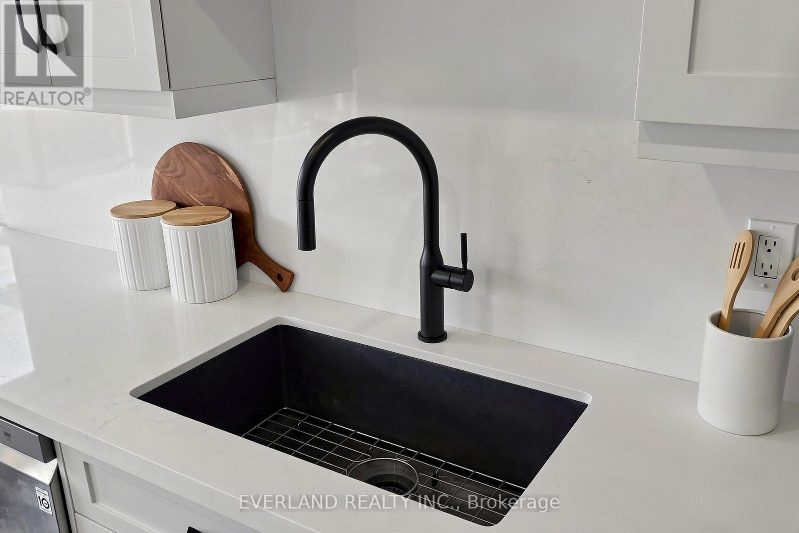 50 Shenandoah Drive, Whitby, Ontario  L1P 1T3 - Photo 16 - E13037904