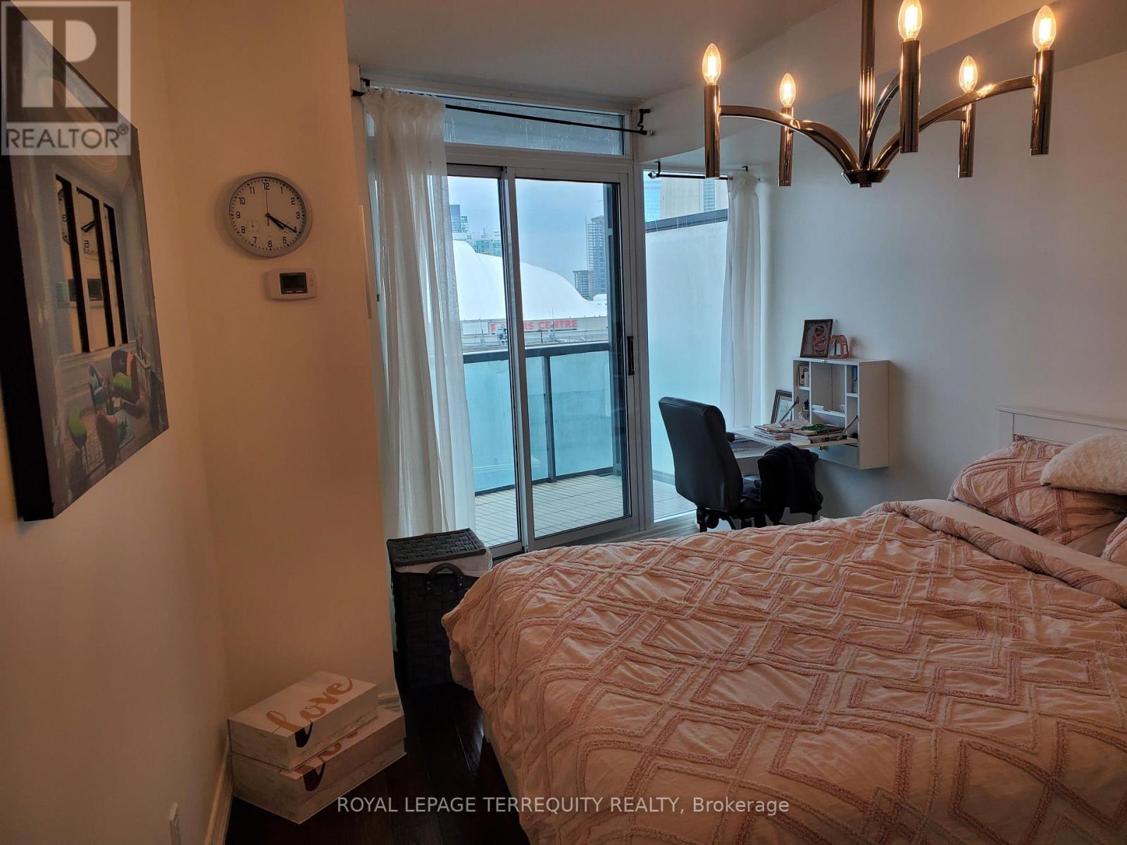 2311 - 30 Grand Trunk Crescent, Toronto, Ontario  M5J 3A4 - Photo 10 - C13038890