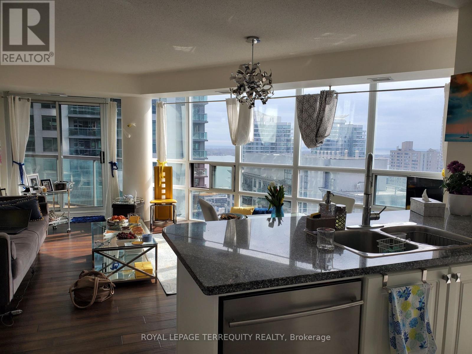 2311 - 30 Grand Trunk Crescent, Toronto, Ontario  M5J 3A4 - Photo 5 - C13038890