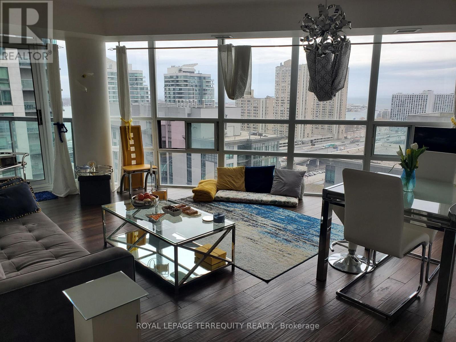 2311 - 30 Grand Trunk Crescent, Toronto, Ontario  M5J 3A4 - Photo 8 - C13038890