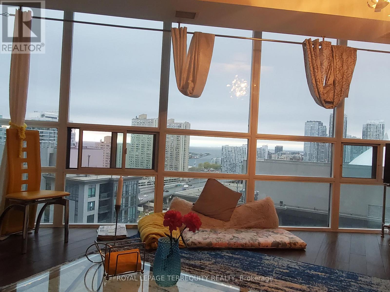 2311 - 30 Grand Trunk Crescent, Toronto, Ontario  M5J 3A4 - Photo 24 - C13038890