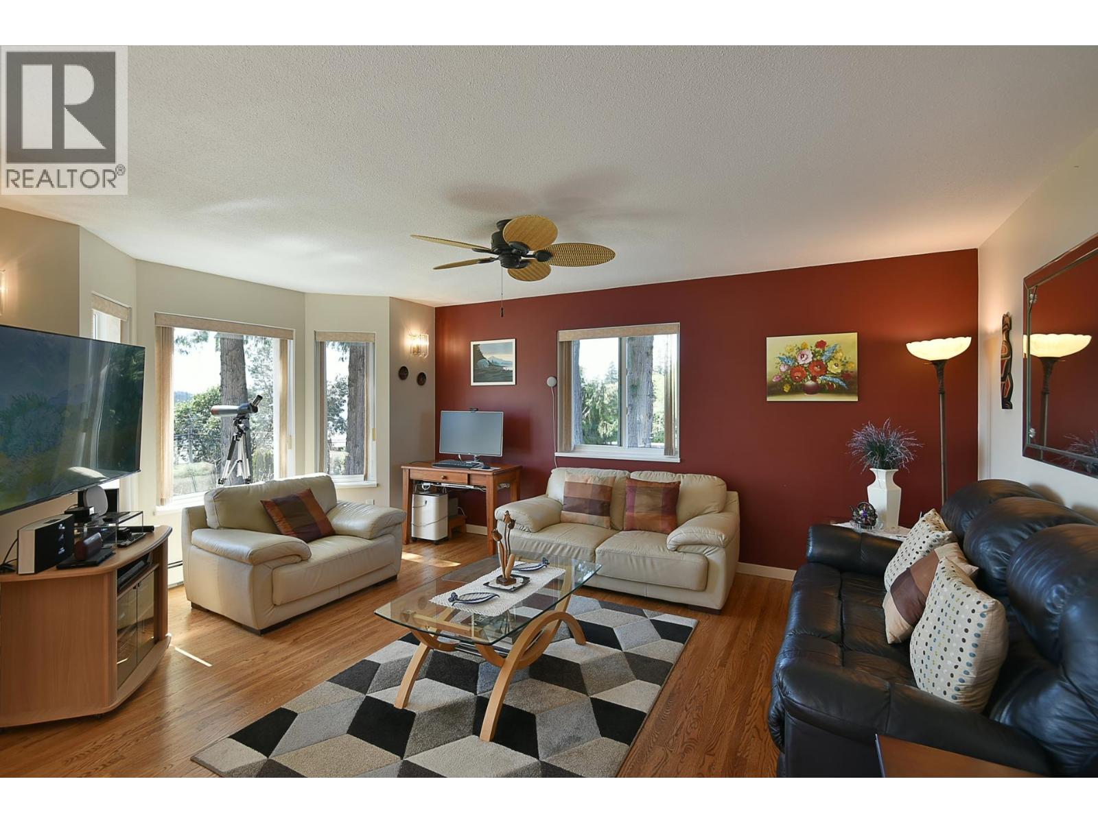 6502 Sunshine Coast Highway, Sechelt, British Columbia  V7Z 0M9 - Photo 2 - R3115485