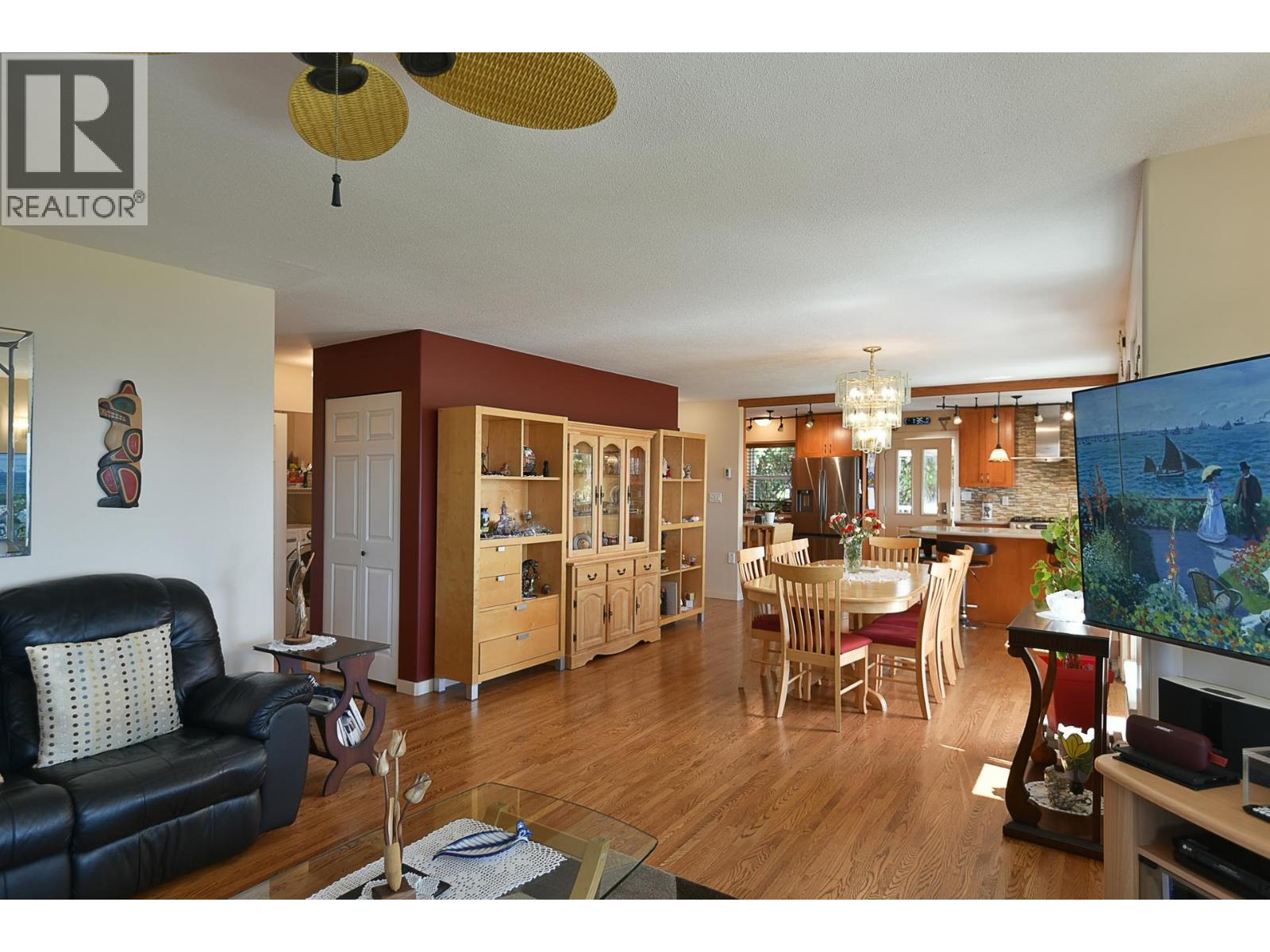 6502 Sunshine Coast Highway, Sechelt, British Columbia  V7Z 0M9 - Photo 3 - R3115485