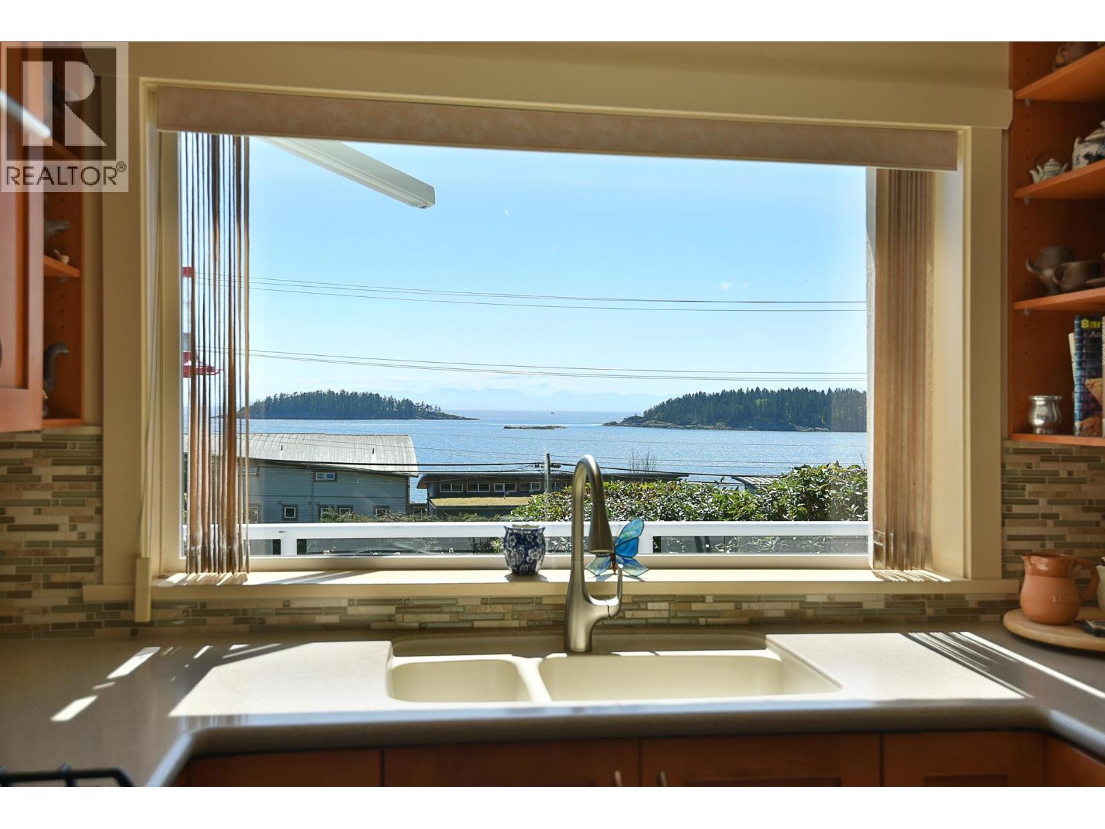 6502 Sunshine Coast Highway, Sechelt, British Columbia  V7Z 0M9 - Photo 6 - R3115485