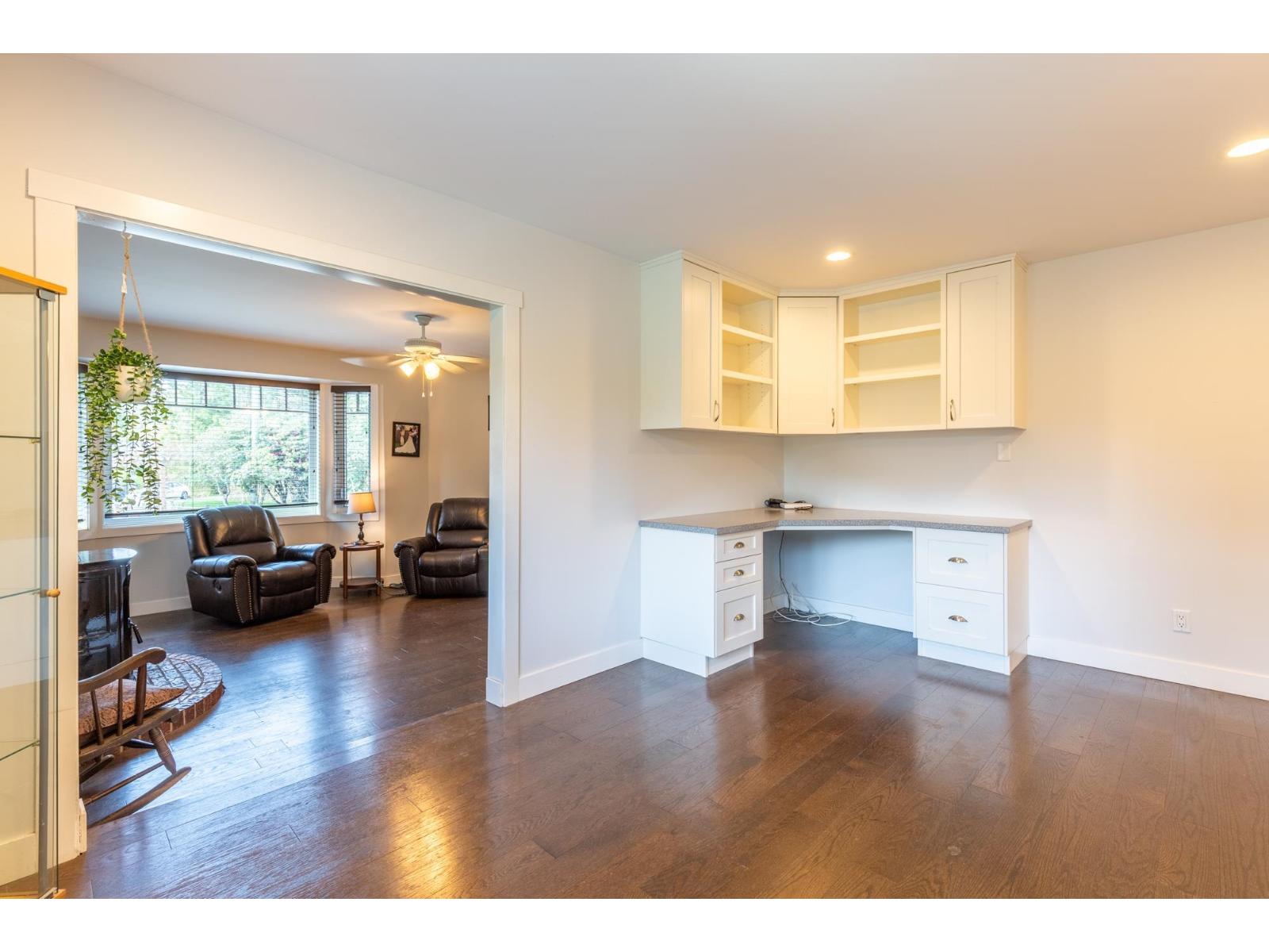 9328 Larkspur Avenue, Mission, British Columbia  V2V 7C9 - Photo 8 - R3115300