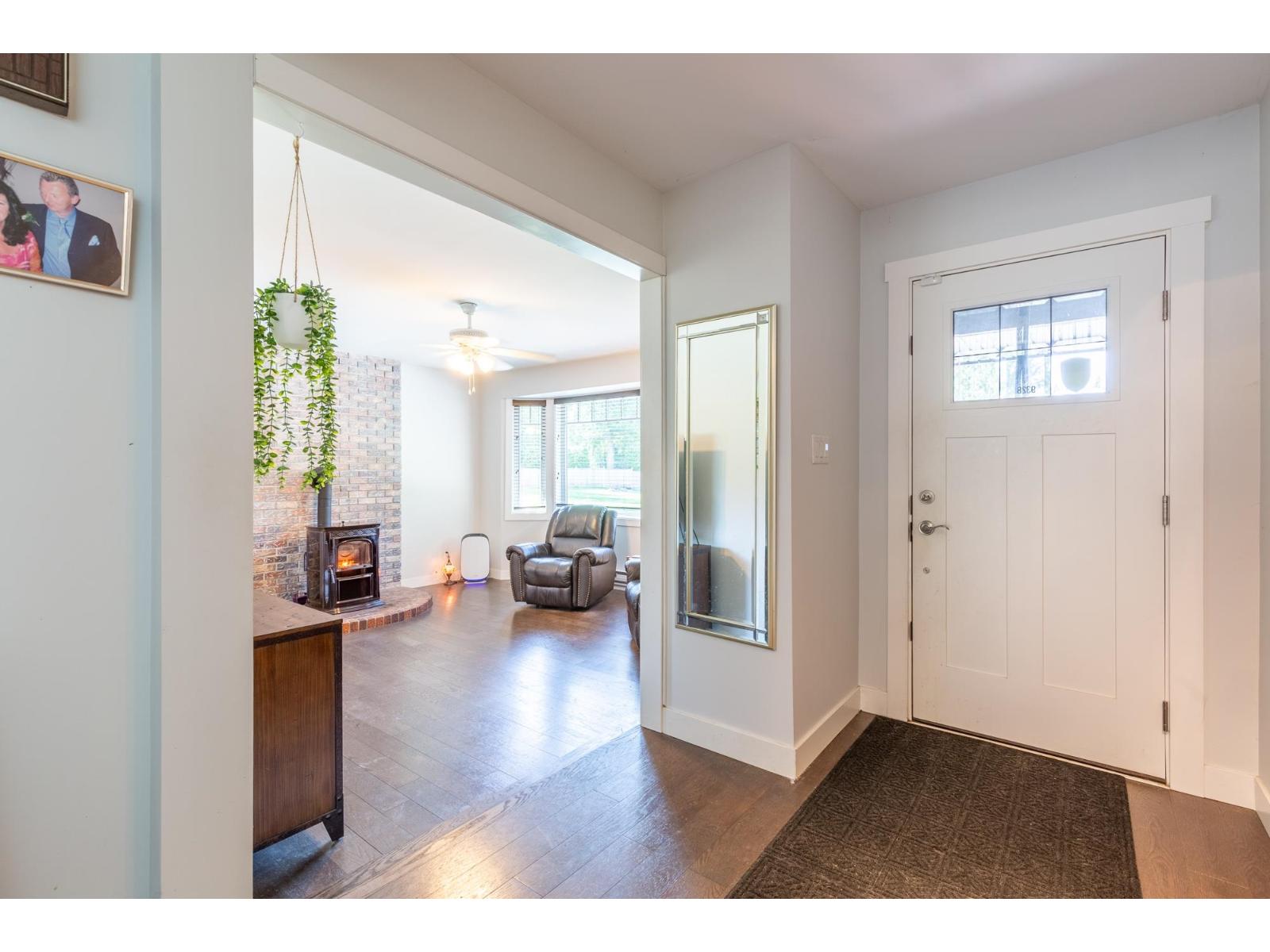 9328 Larkspur Avenue, Mission, British Columbia  V2V 7C9 - Photo 4 - R3115300