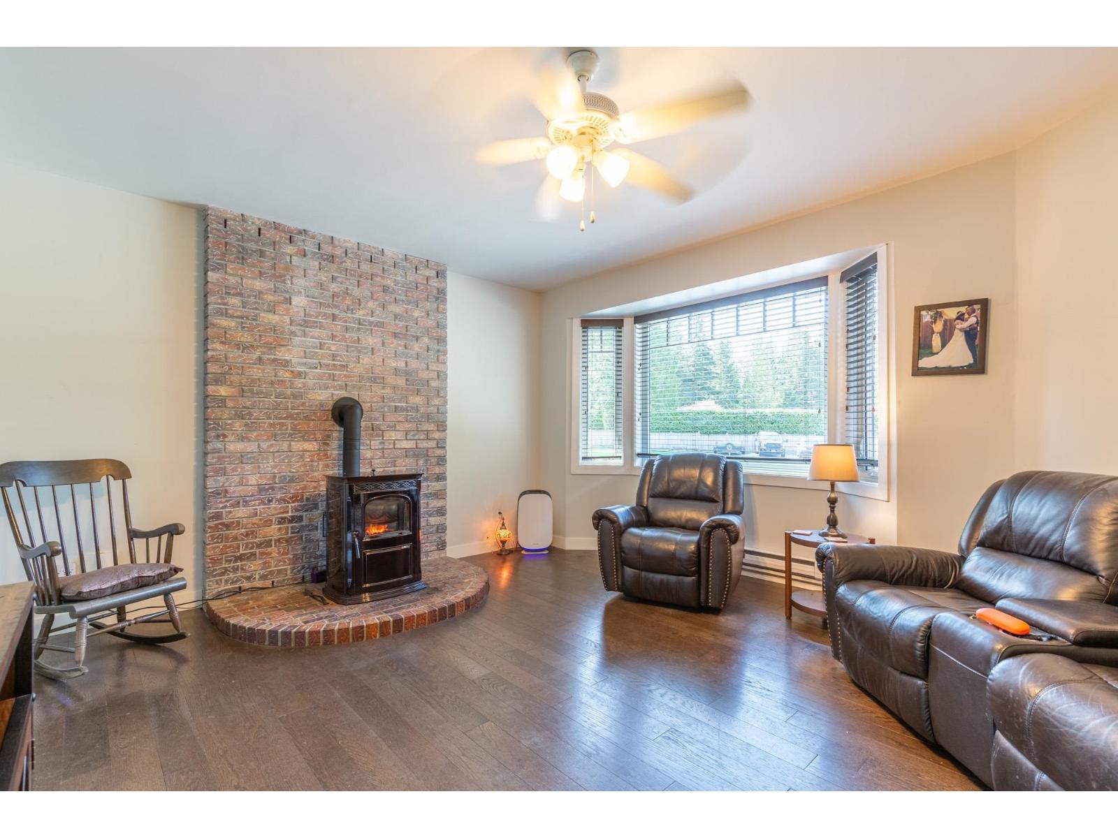 9328 Larkspur Avenue, Mission, British Columbia  V2V 7C9 - Photo 5 - R3115300