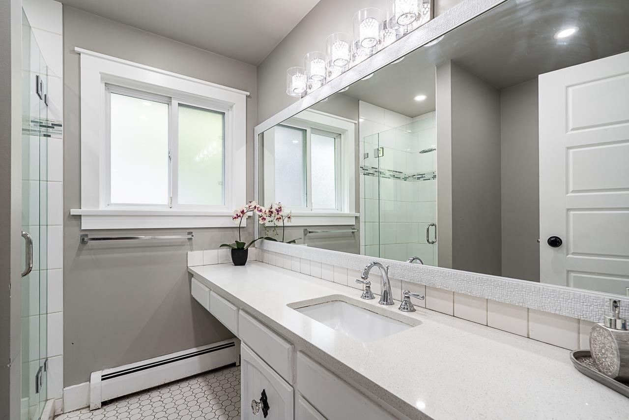 13721 Marine Drive, White Rock, British Columbia  V4B 1A3 - Photo 21 - R3113419