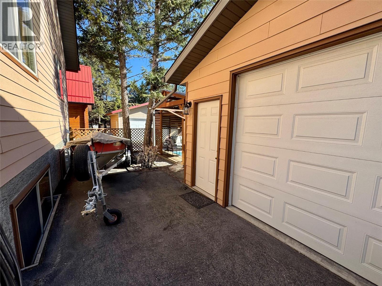 7490 Pine Cone Lane, Radium Hot Springs, British Columbia  V0A 1M0 - Photo 31 - 10384368