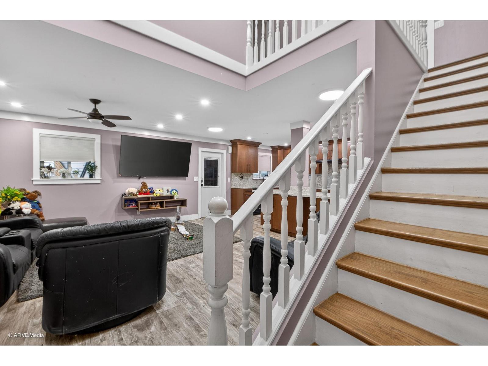 13812 65a Avenue, Surrey, British Columbia  V3W 9R8 - Photo 3 - R3115242