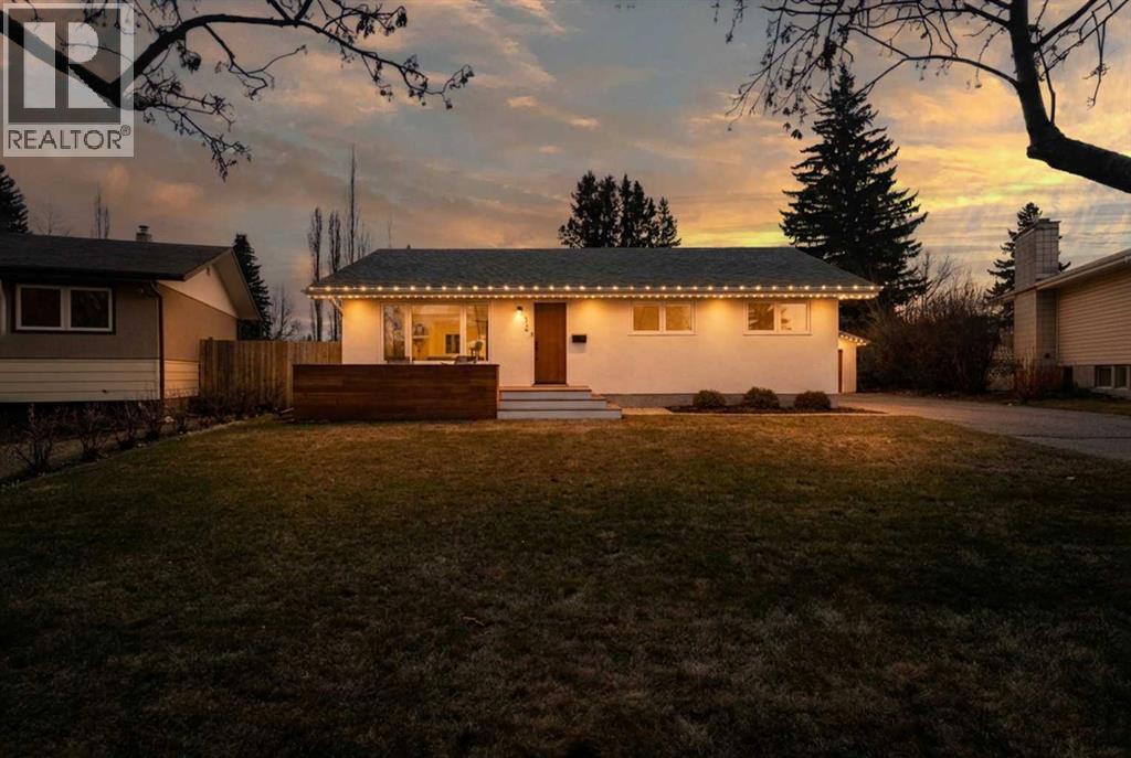 12 Stirling Close, Red Deer, Alberta  T4N 0A8 - Photo 1 - A2304214