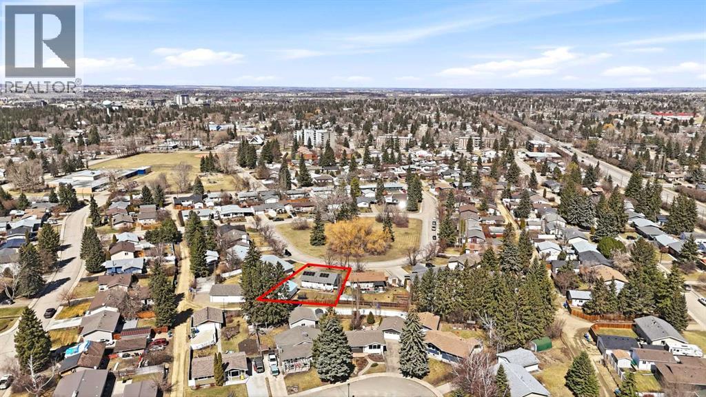 12 Stirling Close, Red Deer, Alberta  T4N 0A8 - Photo 3 - A2304214