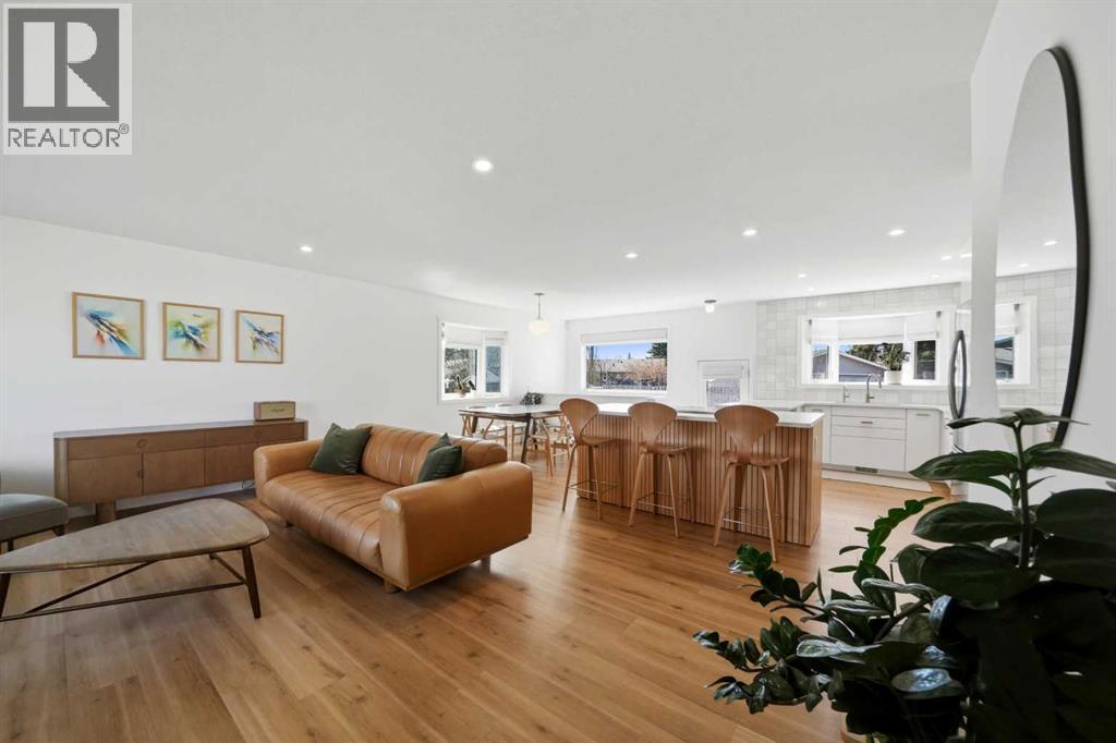 12 Stirling Close, Red Deer, Alberta  T4N 0A8 - Photo 7 - A2304214