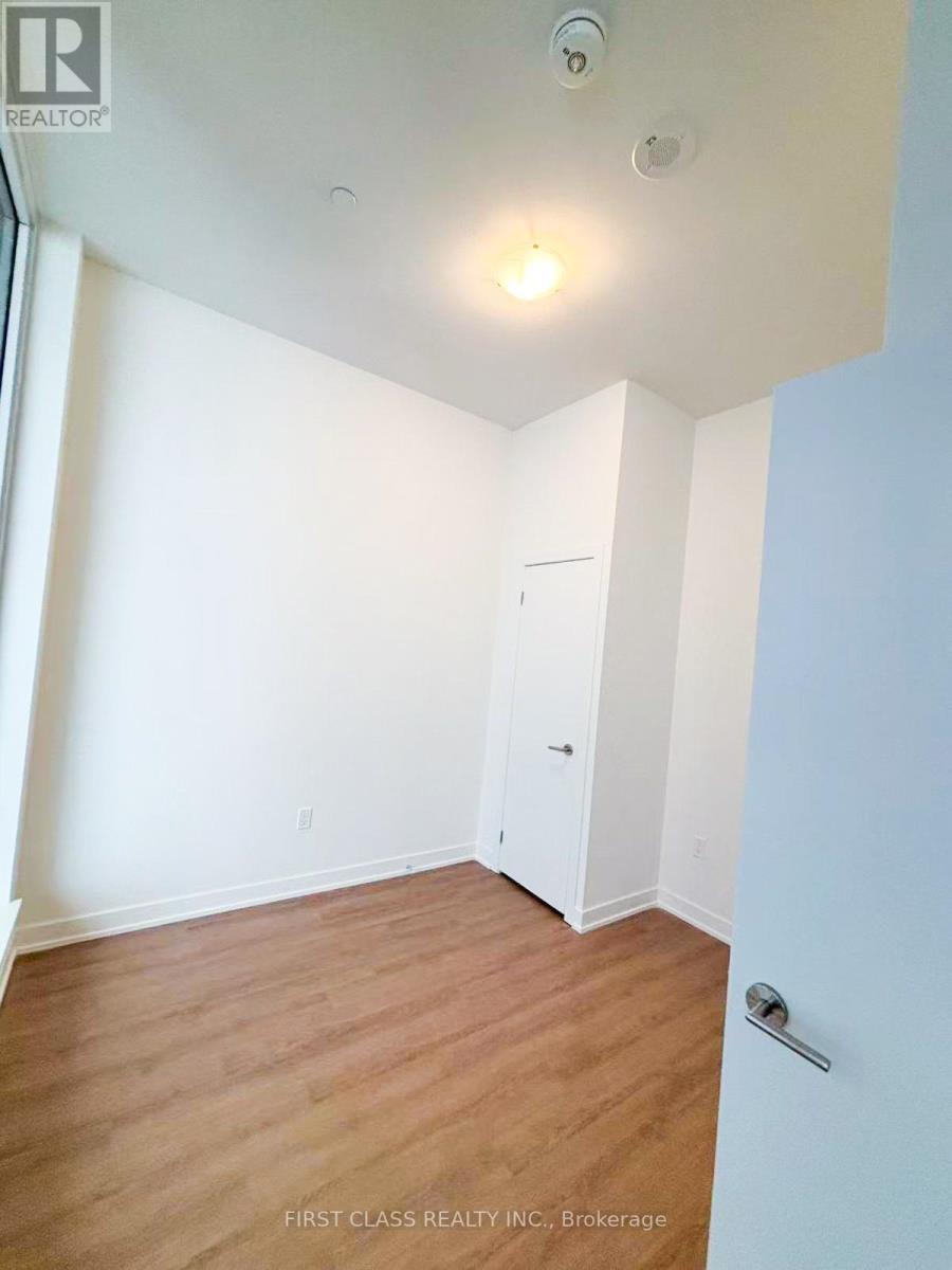 8 Olympic Garden Drive, Toronto, Ontario  M2M 0B9 - Photo 2 - C13041050