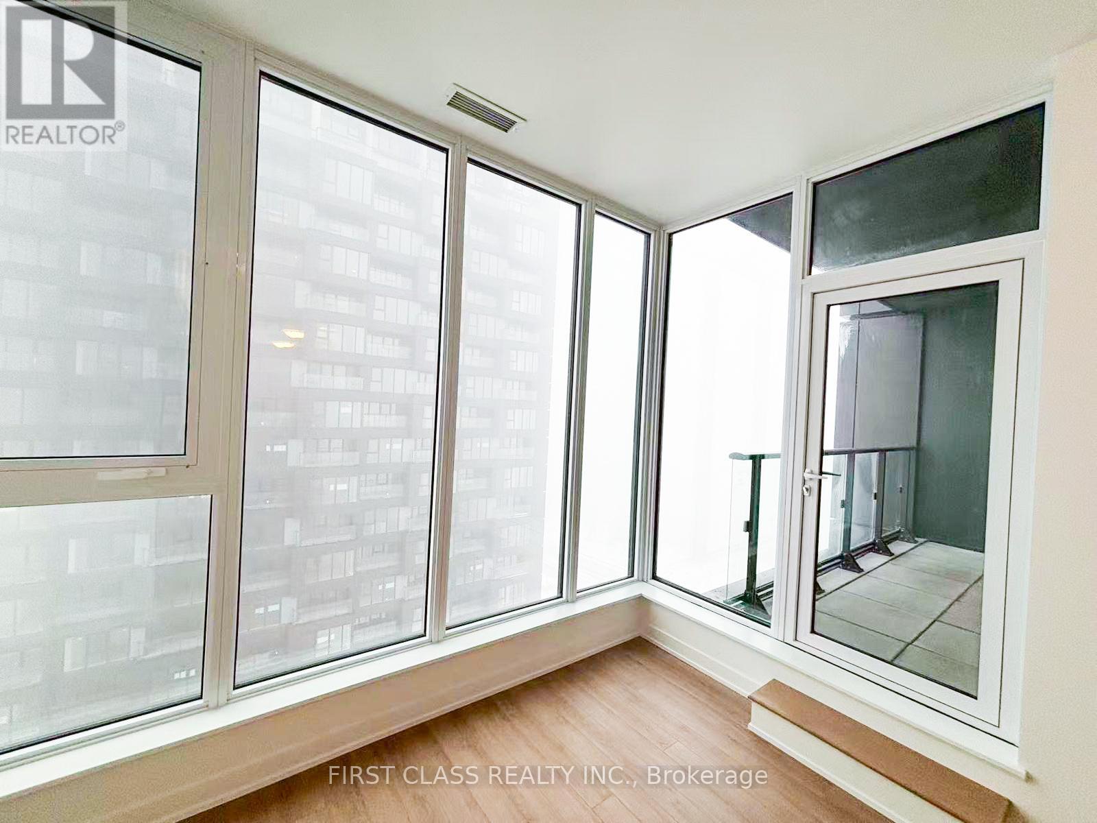 8 Olympic Garden Drive, Toronto, Ontario  M2M 0B9 - Photo 3 - C13041050