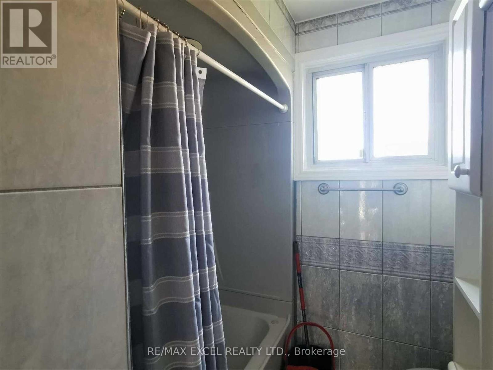 Upper - 155 Edmonton Drive, Toronto, Ontario  M2J 3X3 - Photo 13 - C13041066