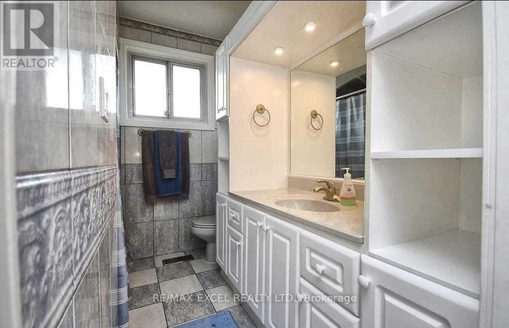 Upper - 155 Edmonton Drive, Toronto, Ontario  M2J 3X3 - Photo 14 - C13041066