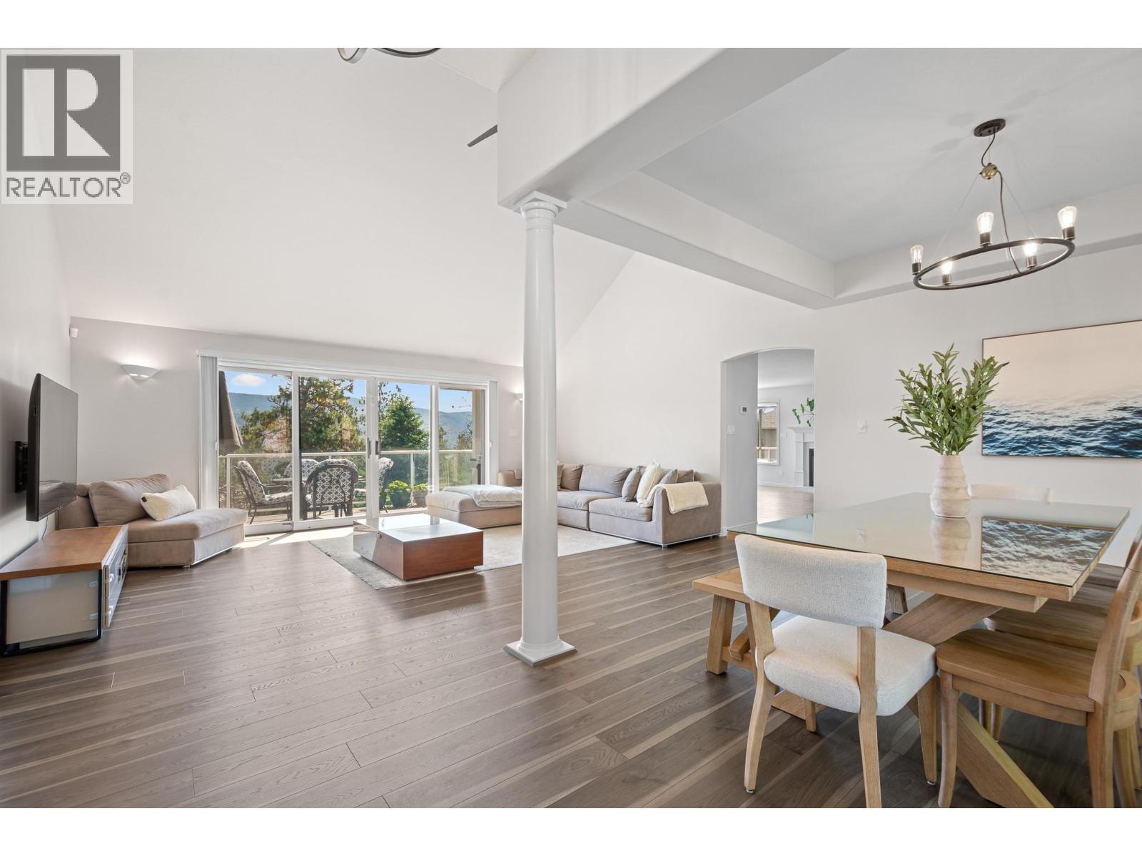 2455 Westwood Drive, Penticton, British Columbia  V2A 8Y8 - Photo 3 - 10384677