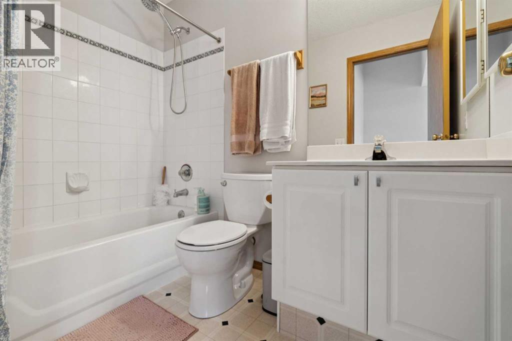 72 Mt Apex Green Se, Calgary, Alberta  T2Z 2V4 - Photo 19 - A2302021