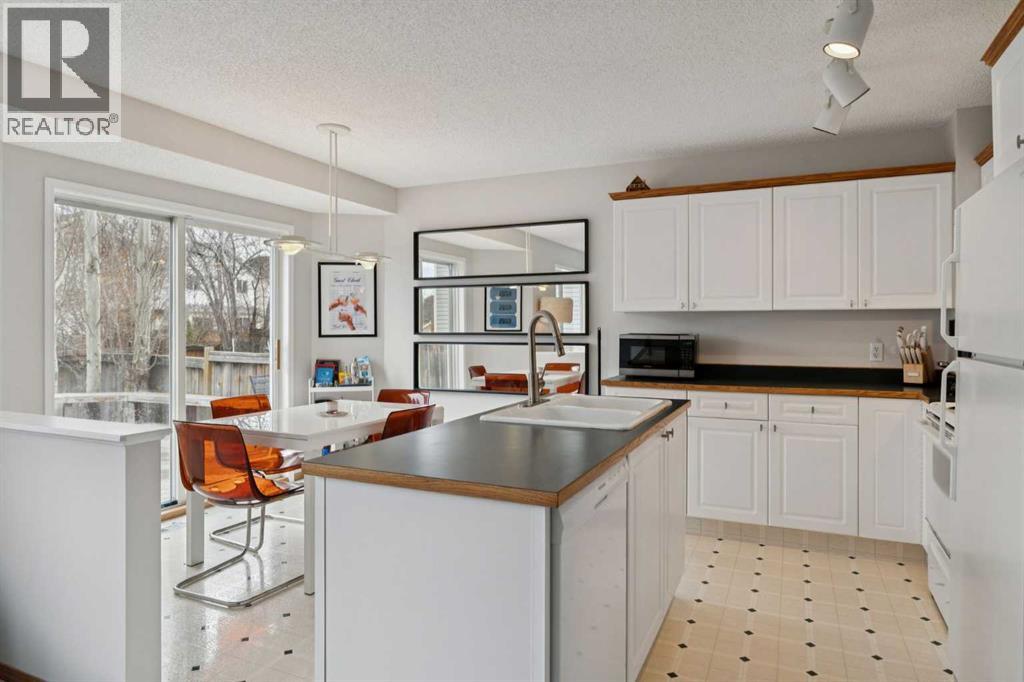 72 Mt Apex Green Se, Calgary, Alberta  T2Z 2V4 - Photo 3 - A2302021