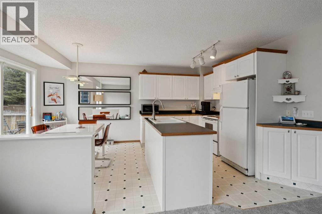 72 Mt Apex Green Se, Calgary, Alberta  T2Z 2V4 - Photo 4 - A2302021