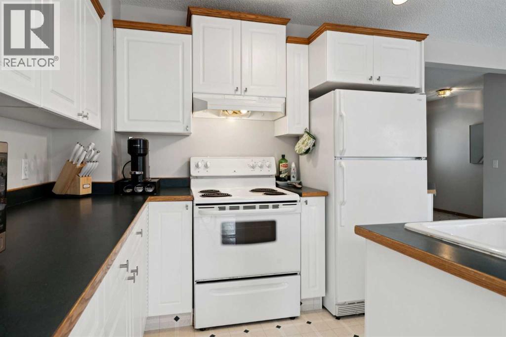 72 Mt Apex Green Se, Calgary, Alberta  T2Z 2V4 - Photo 5 - A2302021