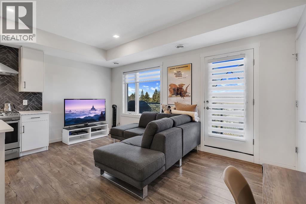 516 Greenbriar Common NW, Calgary, Alberta  T3B 6J3 - Photo 5 - A2302025