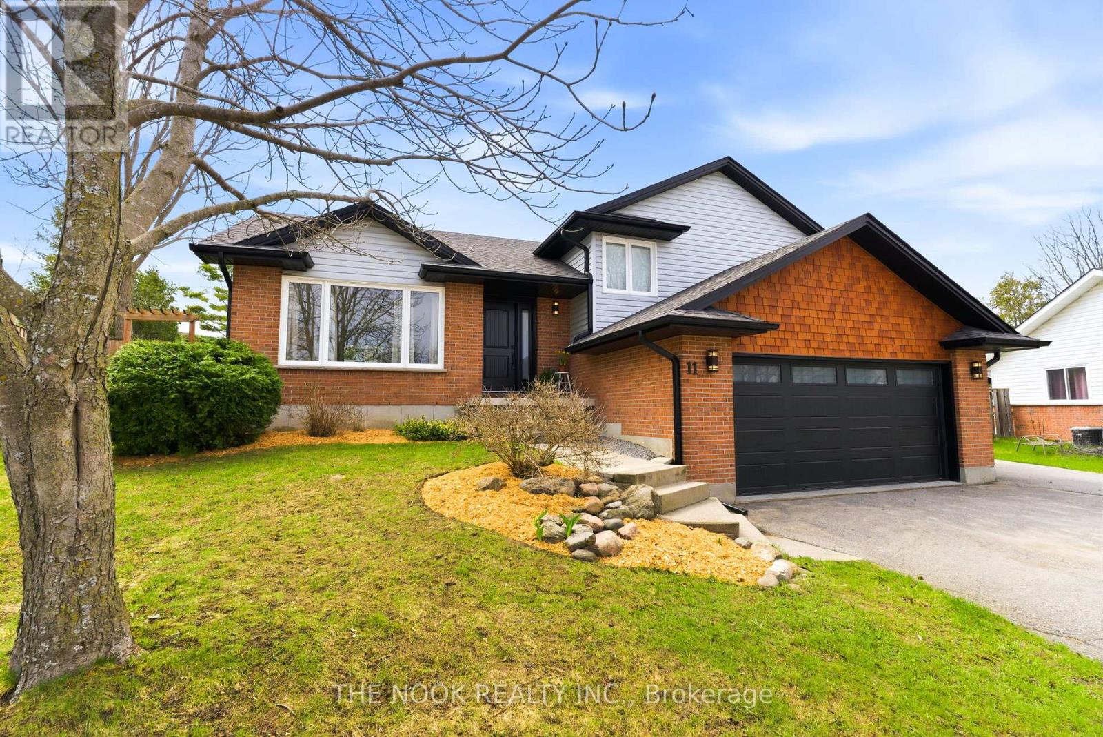 11 Lynn Crescent, Brock, Ontario  L0E 1E0 - Photo 1 - N12963428