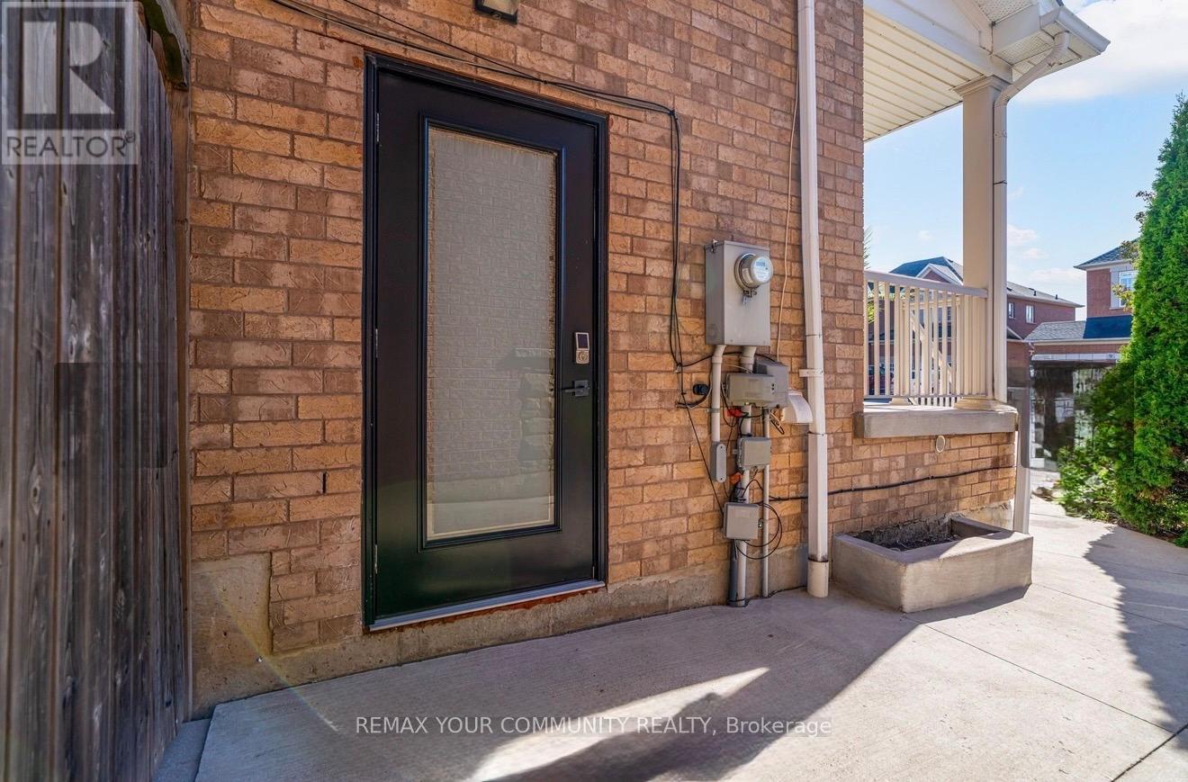 8 Ozner Crescent, Vaughan, Ontario  L4H 0E2 - Photo 2 - N13041144