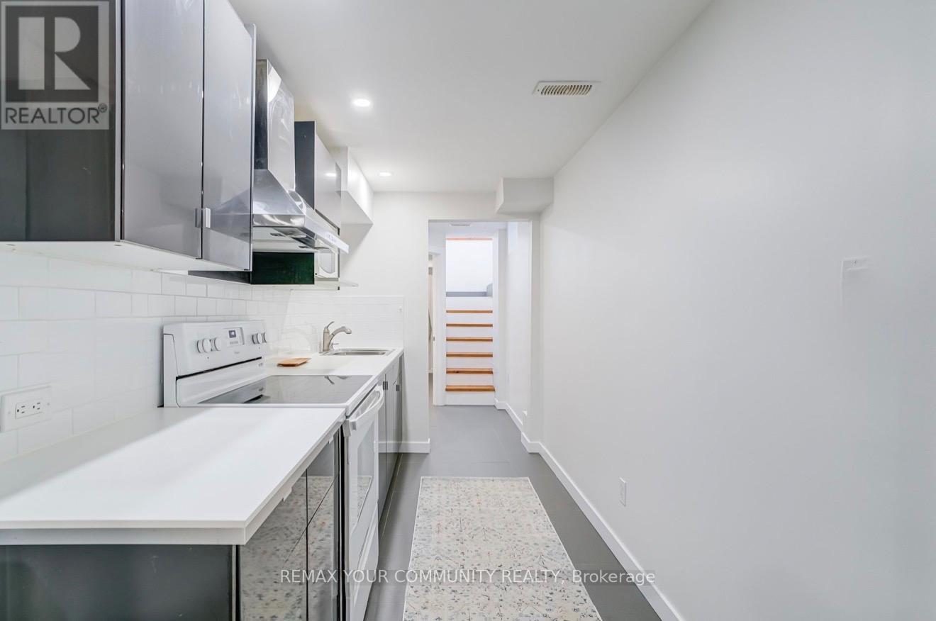 8 Ozner Crescent, Vaughan, Ontario  L4H 0E2 - Photo 4 - N13041144