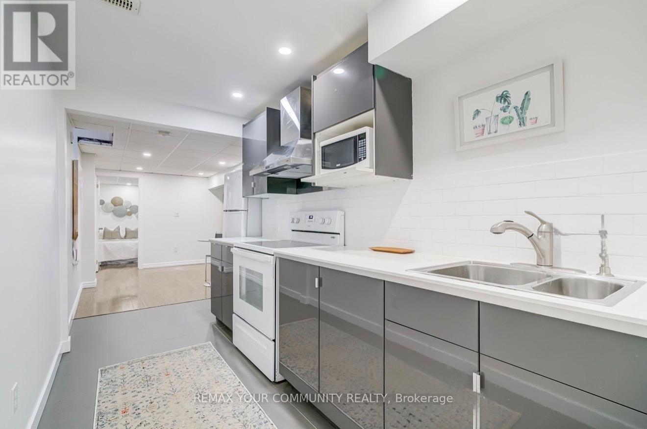 8 Ozner Crescent, Vaughan, Ontario  L4H 0E2 - Photo 6 - N13041144